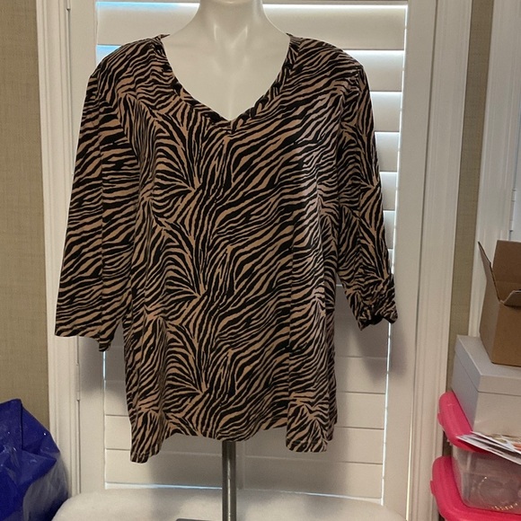 spartelle Tops - Elegant Zebra Pattern V-Neck Blouse